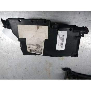 CAJA RELES / FUSIBLES 07416M5T14K733 6T34992 0741 DJA 2005