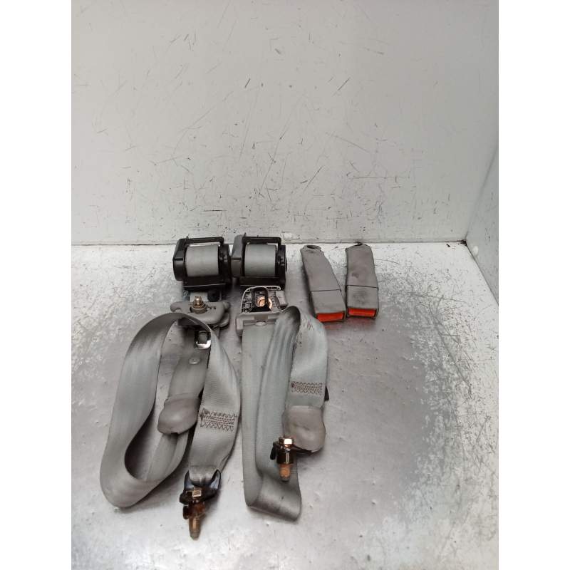Recambio de juego cinturones trasero para kia carnival ii (gq) 2.9 crdi referencia OEM IAM  5P 2001