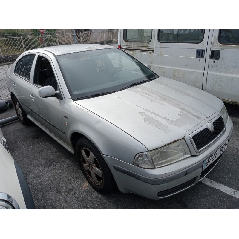 skoda octavia berlina (1u2) del año 2001