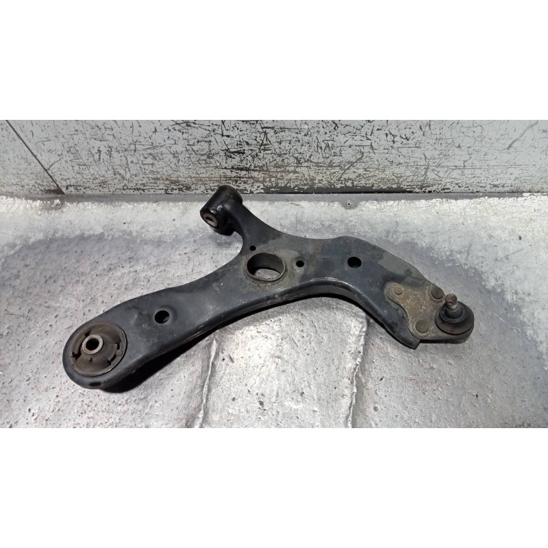 Recambio de brazo suspension inferior delantero derecho para toyota auris active referencia OEM IAM   