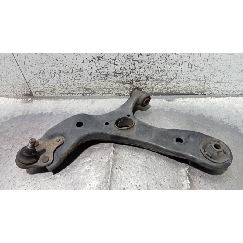 Recambio de brazo suspension inferior delantero izquierdo para toyota auris active referencia OEM IAM   