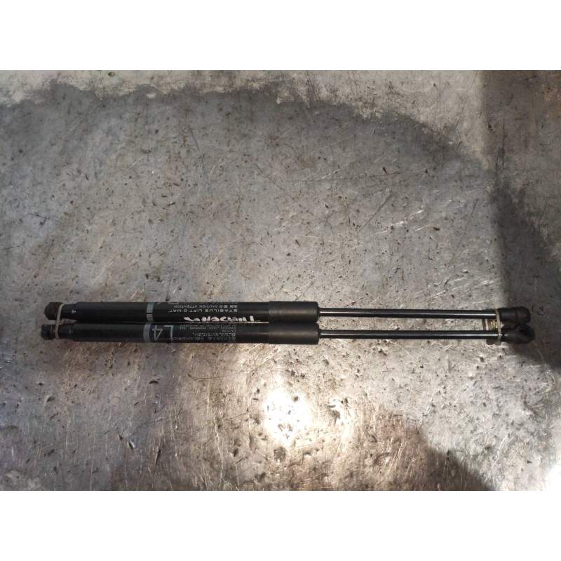 Recambio de amortiguadores maletero / porton para toyota yaris hsd active referencia OEM IAM 689500W661 689600W641 