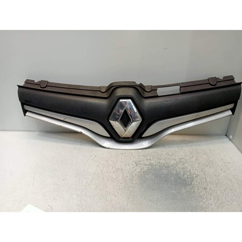 Recambio de rejilla delantera para renault kangoo profesional referencia OEM IAM   2012