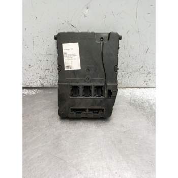 CAJA RELES / FUSIBLES S118400200I 8200305575 8200280937 16G 2003