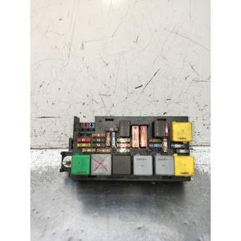 CAJA RELES / FUSIBLES A1645400672 8100905 2005