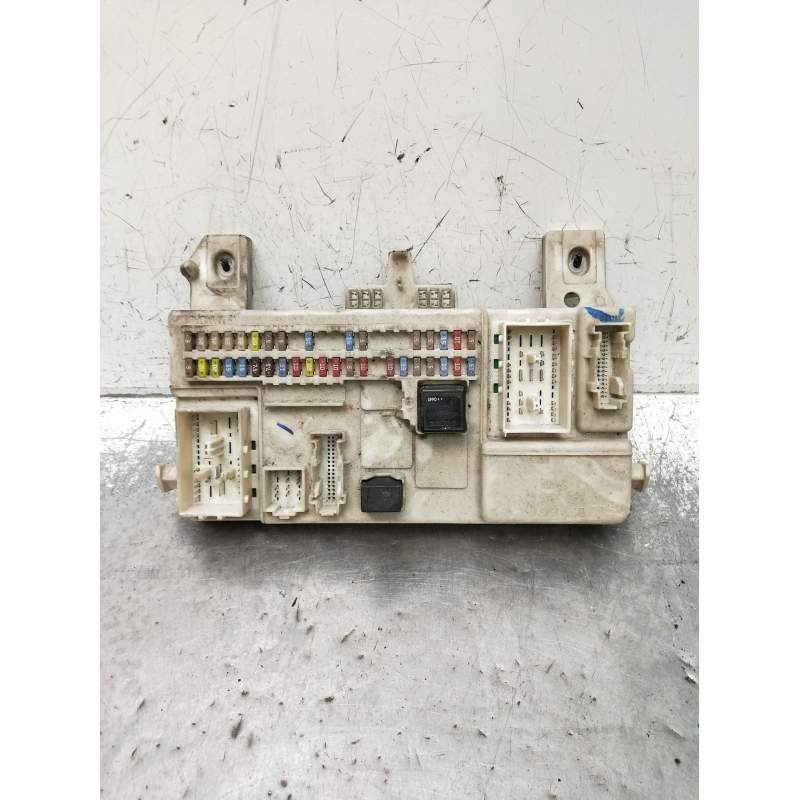 Recambio de caja reles / fusibles para volvo v50 (545) 2.0 d referencia OEM IAM 8690720 00204619519096127 2004