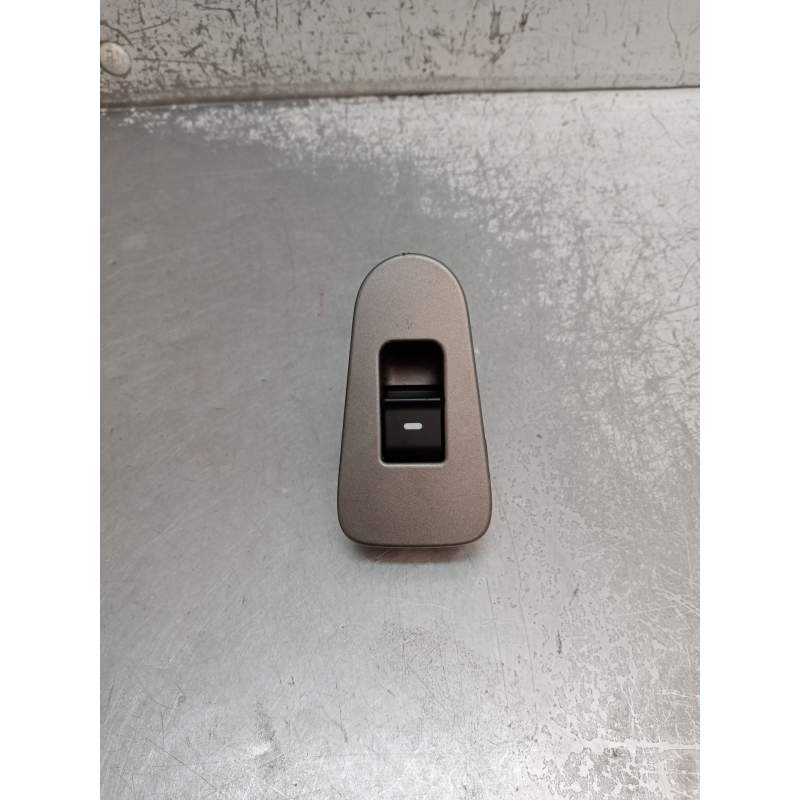 Recambio de mando elevalunas trasero derecho para tata indica vista 1.3 crdi referencia OEM IAM 299104575 5P 2012
