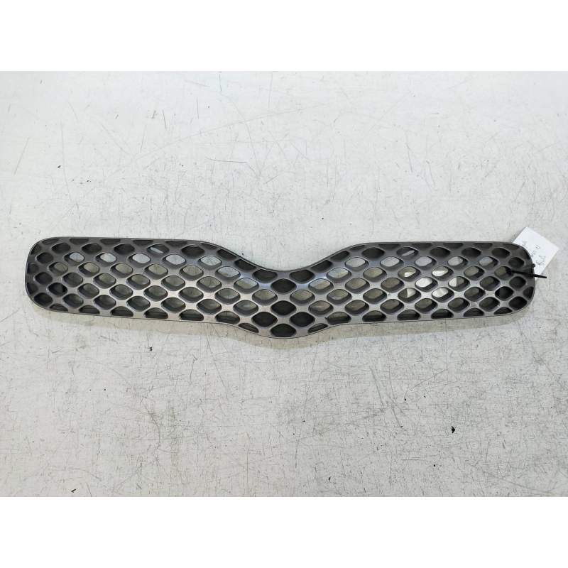Recambio de rejilla delantera para toyota yaris (ncp1/nlp1/scp1) 1.4 turbodiesel cat referencia OEM IAM   