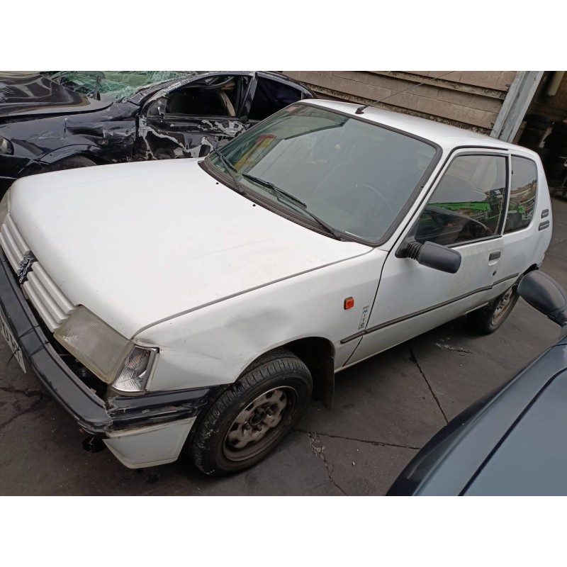 peugeot 205 berlina del año 1996