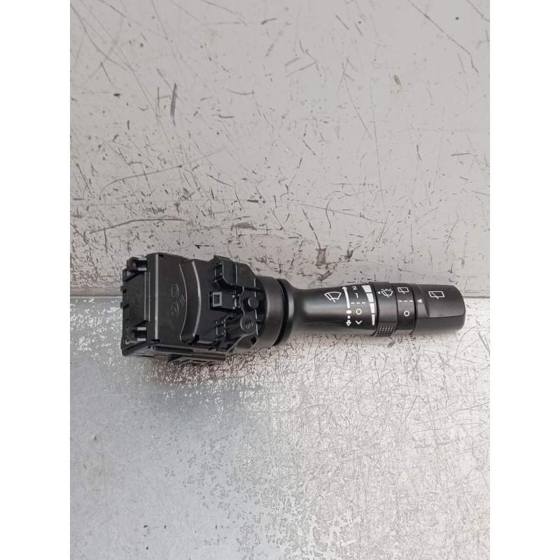 Recambio de mando limpia para kia cee´d tech referencia OEM IAM 934202K560  