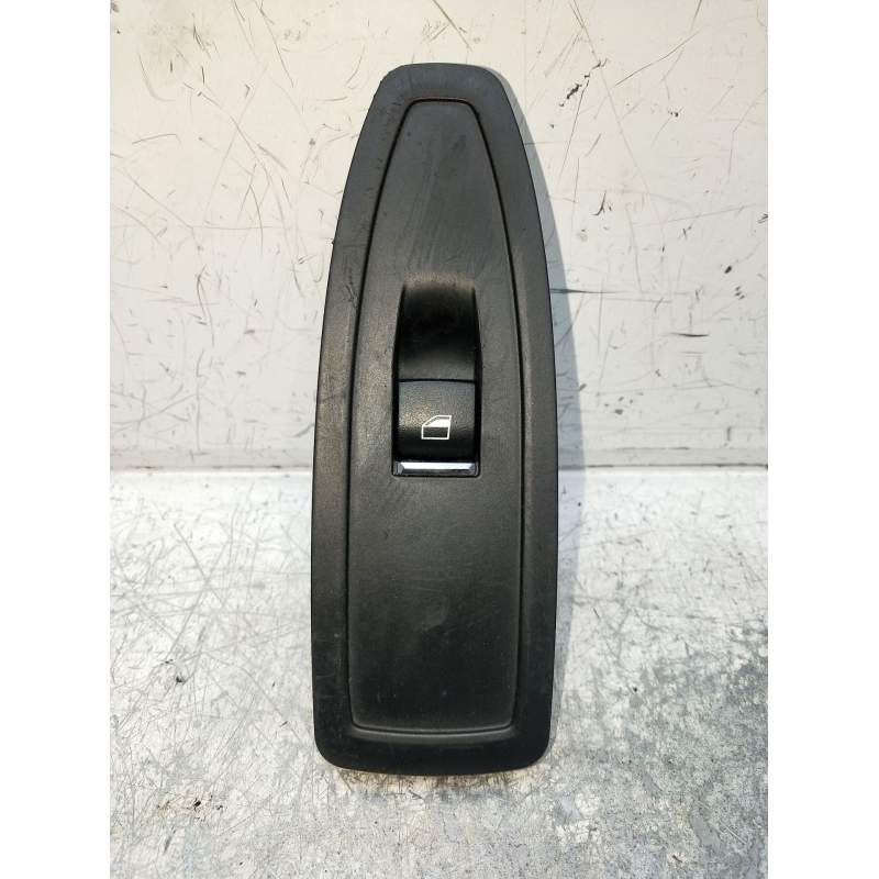 Recambio de mando elevalunas delantero derecho para bmw 3 (f30, f80) 318 d referencia OEM IAM 92081O702  2015