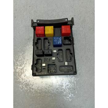 CAJA RELES / FUSIBLES 8200148809 