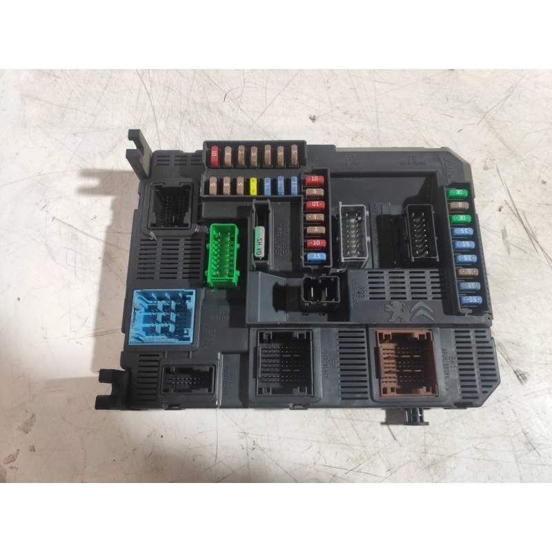 Recambio de caja reles / fusibles para peugeot 308 business line referencia OEM IAM 9807054180 BSIN0400 