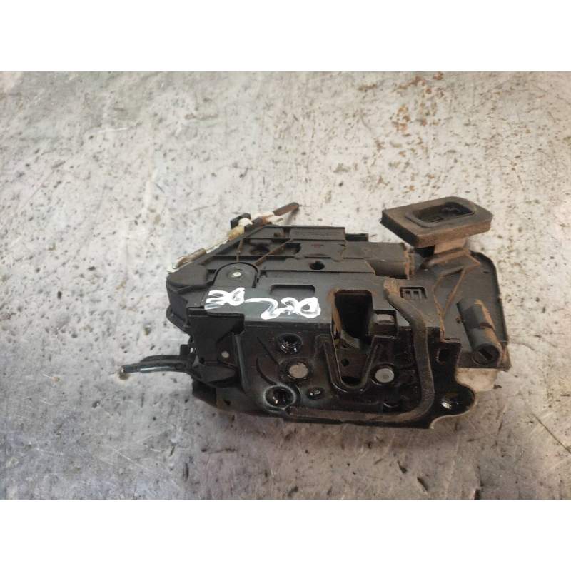 Recambio de motor cierre centralizado delantero derecho para skoda yeti active referencia OEM IAM 5K1837016B  