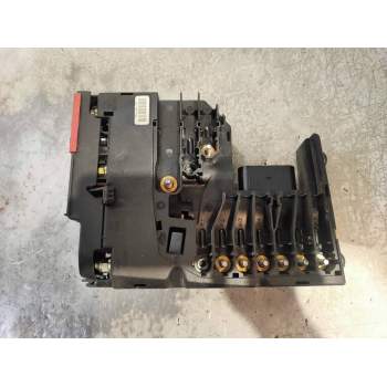 CAJA RELES / FUSIBLES 2125400024 222710111145 7135617020101