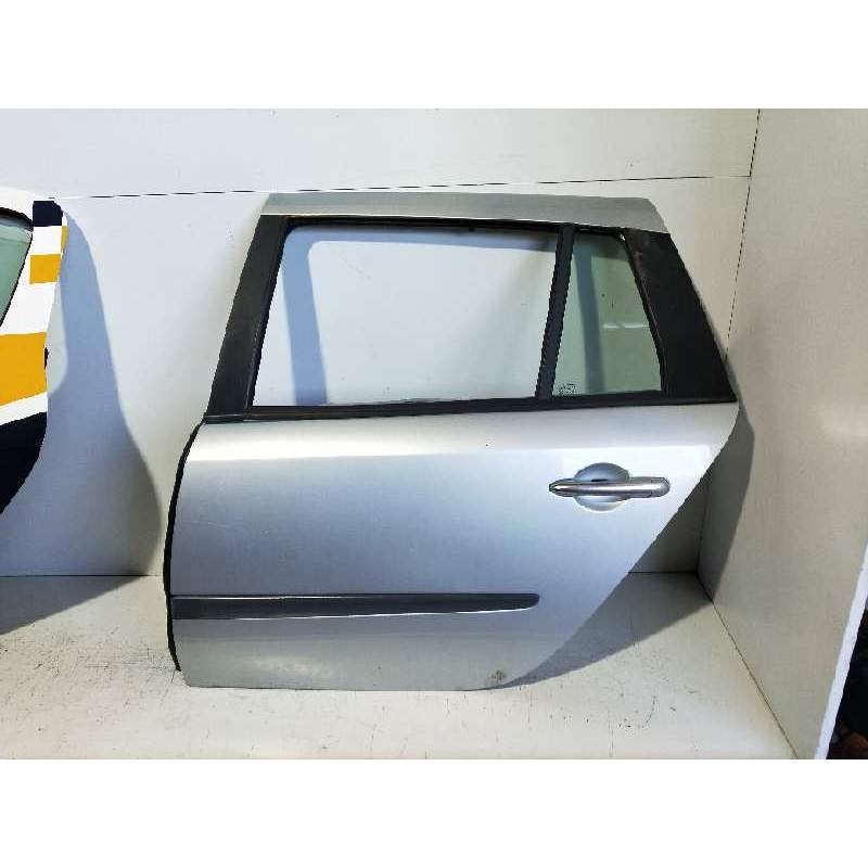 Recambio de puerta trasera izquierda para renault laguna ii grandtour (kg0) dynamique referencia OEM IAM  RANCHERA 2002