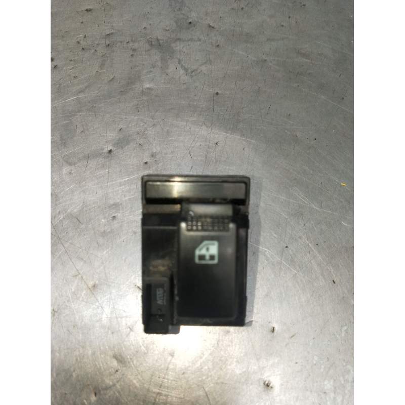 Recambio de mando elevalunas delantero derecho para hyundai coupe ii (gk) 2.0 referencia OEM IAM 935752C100 3P 2002