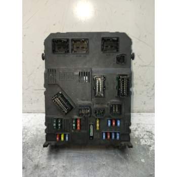 CAJA RELES / FUSIBLES 93533667580 BSIE0100 S118085320 2004