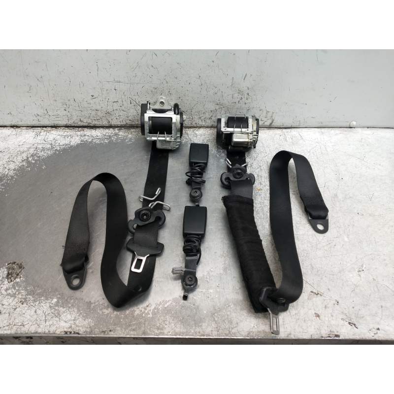 Recambio de juego cinturones delantero para fiat grande punto (199) 1.4 16v active referencia OEM IAM  3P 2005