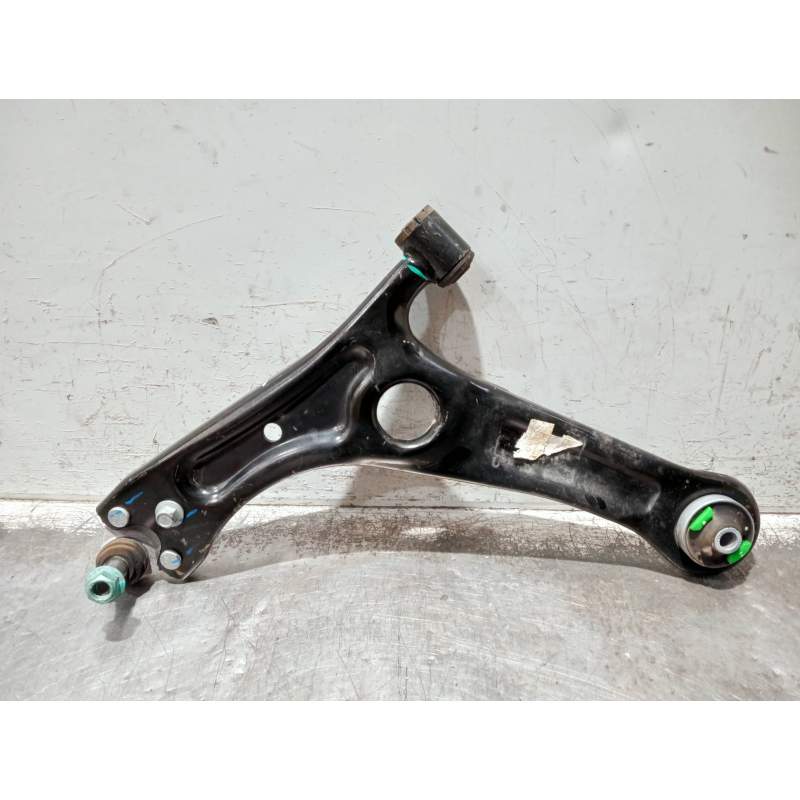 Recambio de brazo suspension inferior delantero izquierdo para omoda omoda5 referencia OEM IAM 202002561AA  