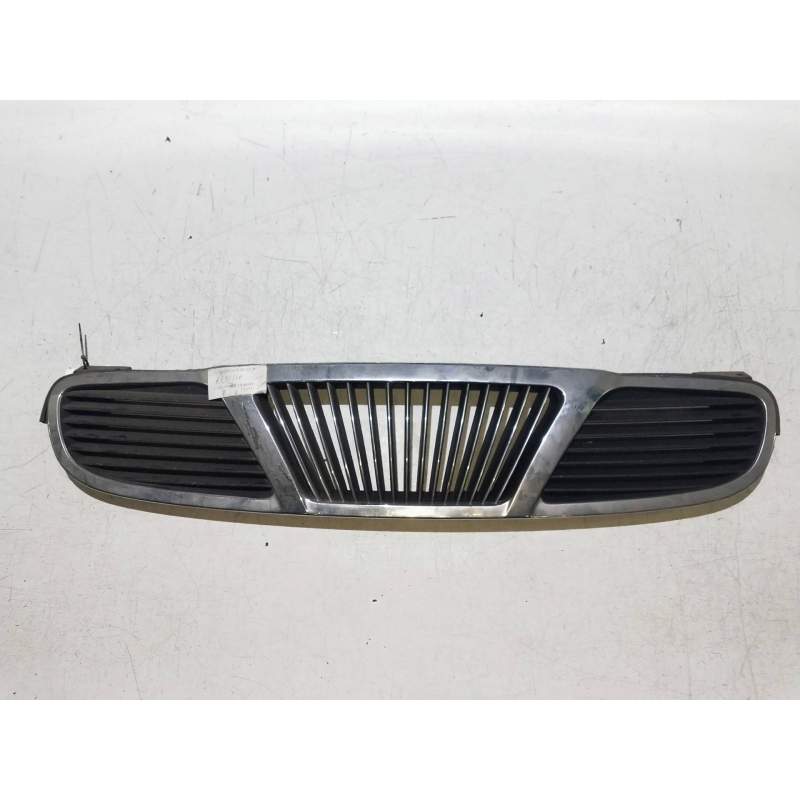 Recambio de rejilla delantera para daewoo leganza 2.2i cdx referencia OEM IAM 96205735  