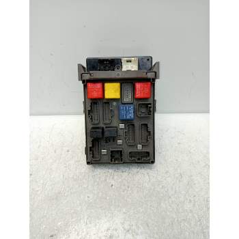 CAJA RELES / FUSIBLES 8200004201 