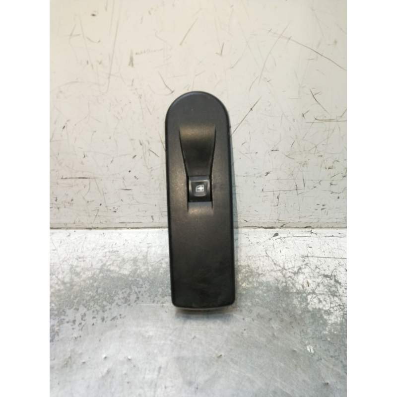 Recambio de mando elevalunas delantero derecho para renault captur dynamique referencia OEM IAM 809602454R 1135206X 2013
