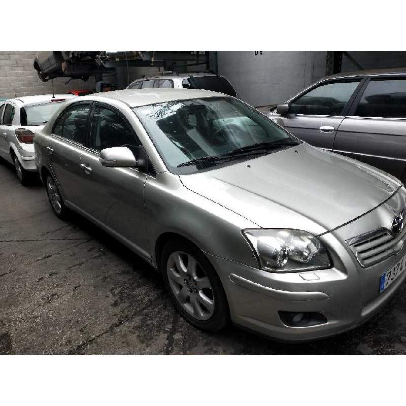 TOYOTA AVENSIS BERLINA (T25)
