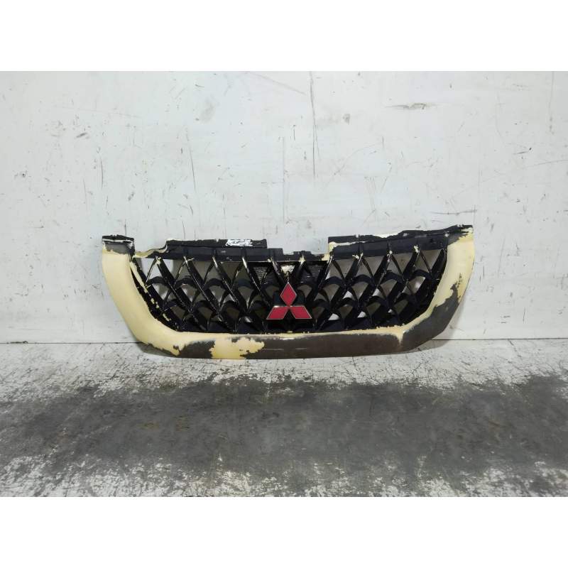 Recambio de rejilla delantera para mitsubishi montero sport (k90) 2.5 turbodiesel referencia OEM IAM   