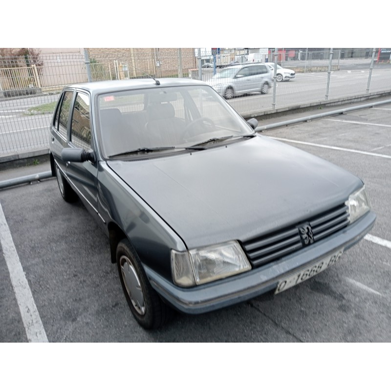 peugeot 205 berlina del año 1992