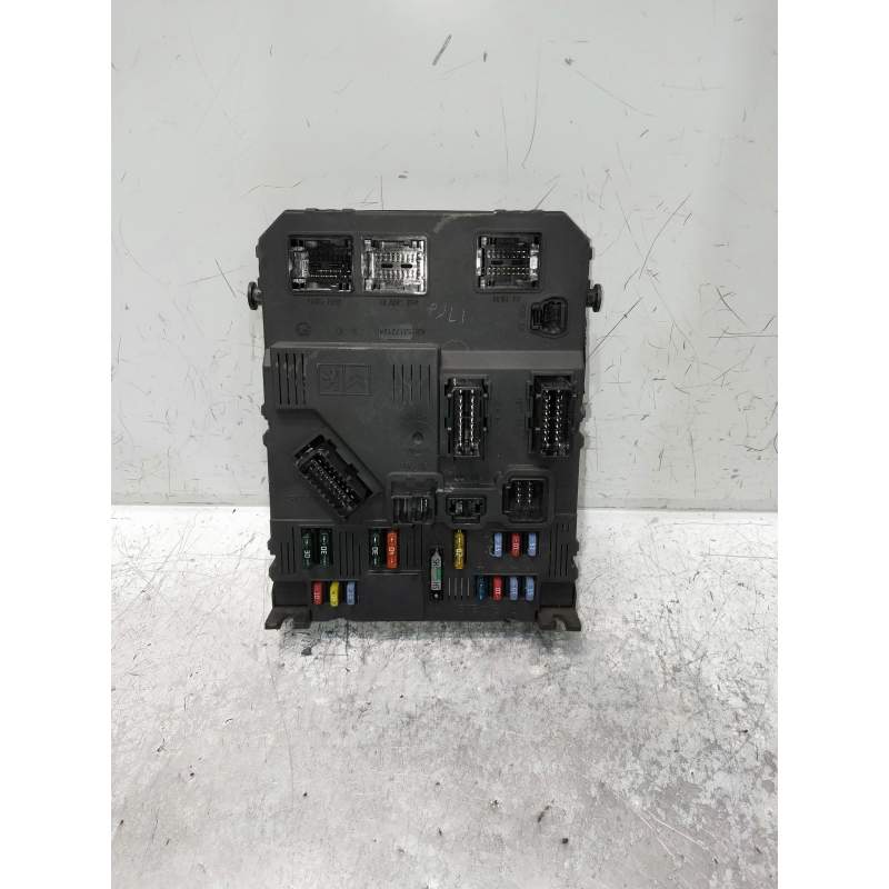 Recambio de caja reles / fusibles para citroën xsara picasso referencia OEM IAM 9657999780  
