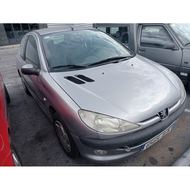 peugeot 206 berlina del año 2001