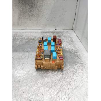 CAJA RELES / FUSIBLES 