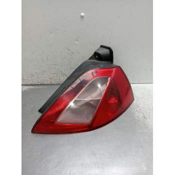 PILOTO TRASERO DERECHO 5P 2003