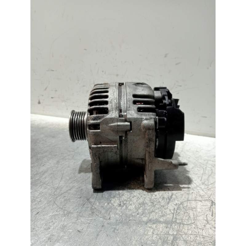 Recambio de alternador para volkswagen polo (9n3) advance referencia OEM IAM 03C903023 0124325044 2005