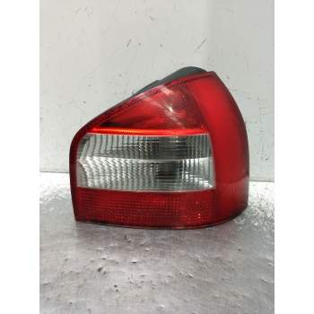 PILOTO TRASERO DERECHO 8L0945096B 2000