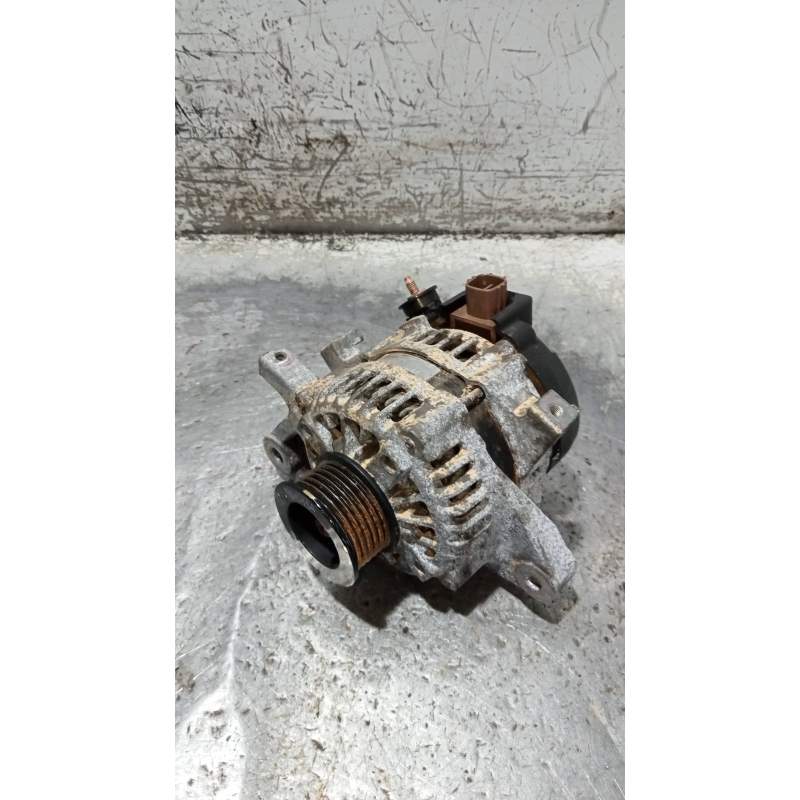 Recambio de alternador para toyota yaris 1.3 16v cat referencia OEM IAM 270600Y030 TG1042109290 