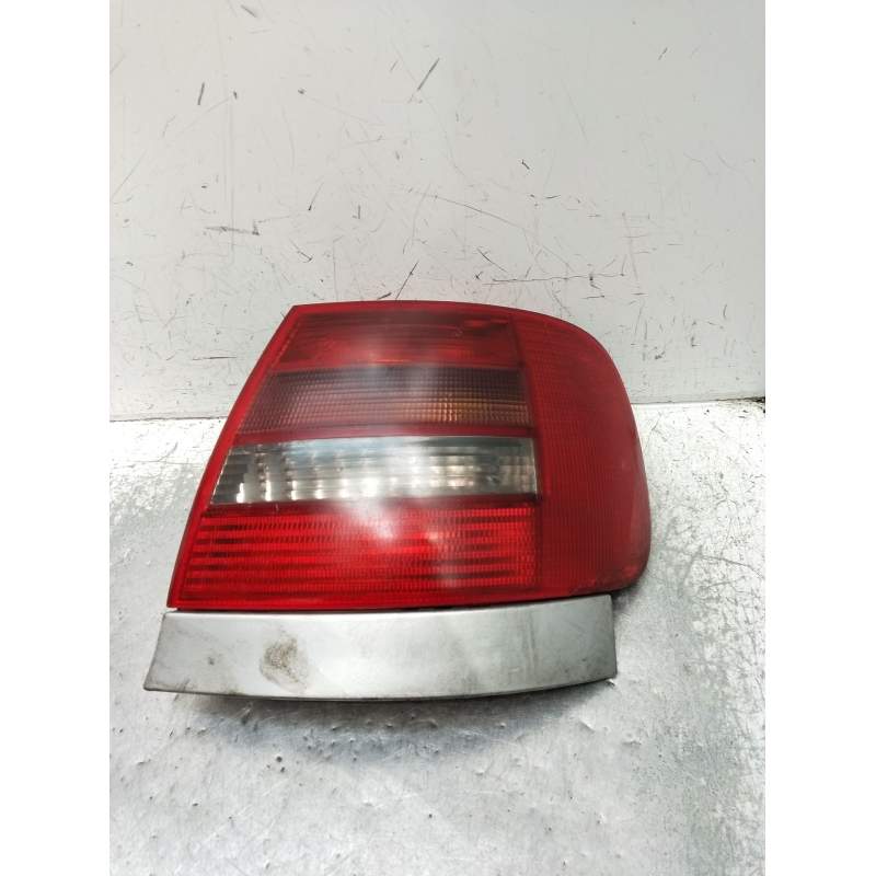 Recambio de piloto trasero derecho para audi a4 b5 (8d2) 2.5 tdi quattro referencia OEM IAM 8D0945096F  