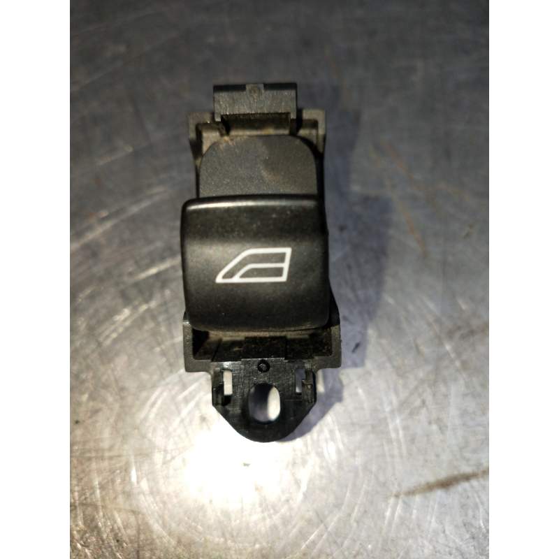 Recambio de mando elevalunas delantero derecho para land rover freelander (lr2) 2.2 td4 referencia OEM IAM 6W8314717A8  5P
