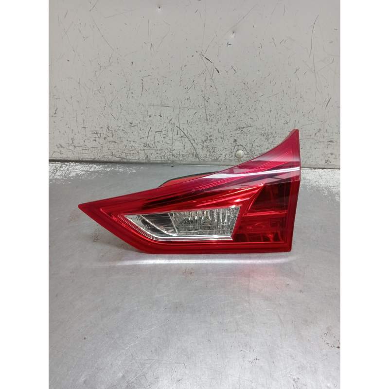 Recambio de piloto trasero derecho interior para toyota auris hybrid business referencia OEM IAM   