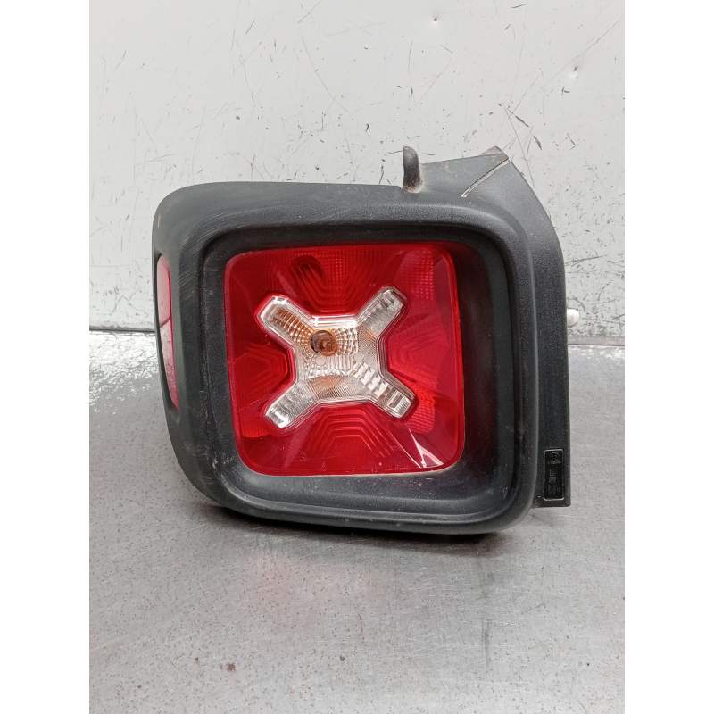 Recambio de piloto trasero izquierdo para jeep renegade referencia OEM IAM 52109469  
