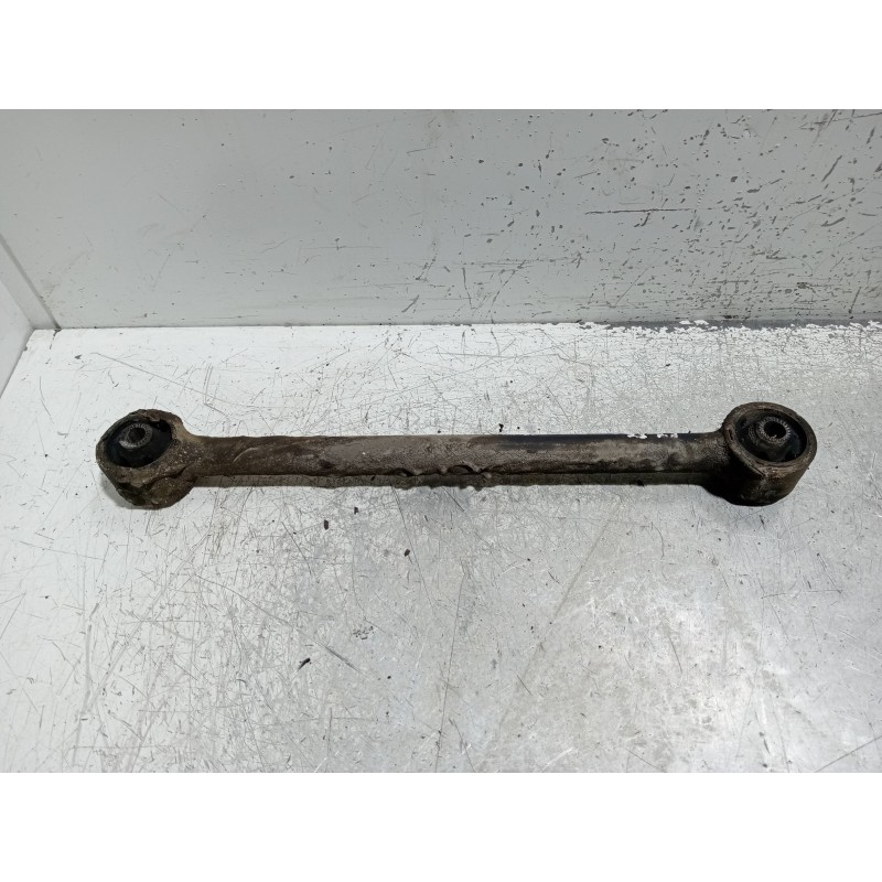 Recambio de brazo suspension inferior trasero izquierdo para volvo serie 240 berlina 240 gl referencia OEM IAM   