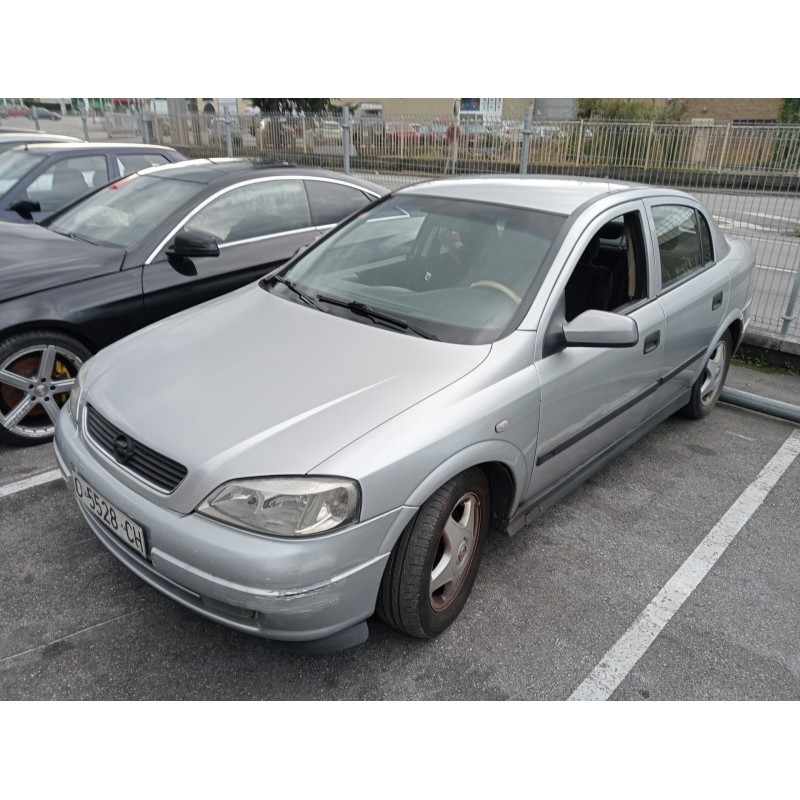 opel astra g berlina del año 2000