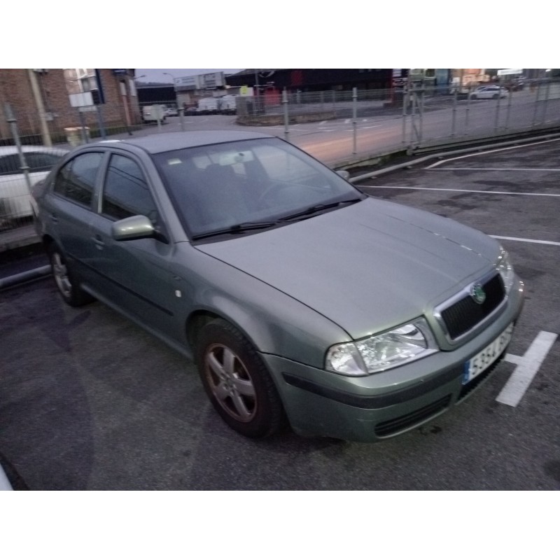 skoda octavia berlina (1u2) del año 2001