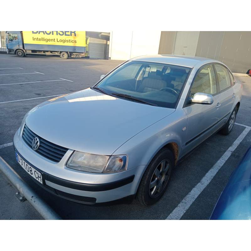 VOLKSWAGEN PASSAT BERLINA (3B2)