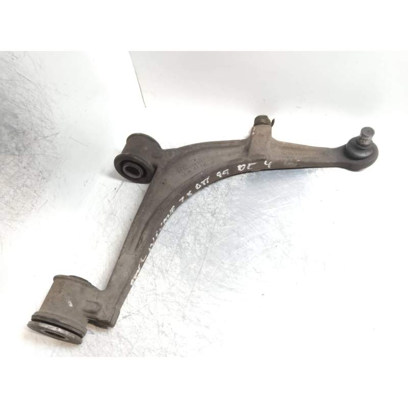 Recambio de brazo suspension inferior delantero derecho para opel movano furgón corto 2.8t referencia OEM IAM  28D 1998