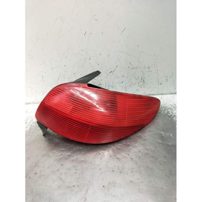 Recambio de piloto trasero derecho para peugeot 206 hatchback (2a/c) 1.4 i referencia OEM IAM  VER FOTOS 1998
