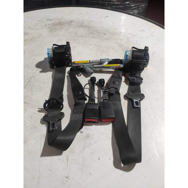 Recambio de juego cinturones delantero para opel insignia sports tourer 2.0 16v cdti referencia OEM IAM  5P 2008