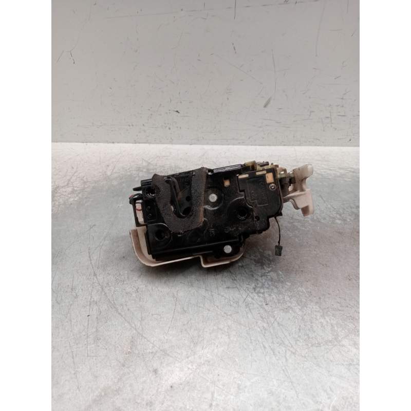 Recambio de motor cierre centralizado delantero derecho para volkswagen polo iv (9n_, 9a_) 1.4 tdi referencia OEM IAM  3p 2005