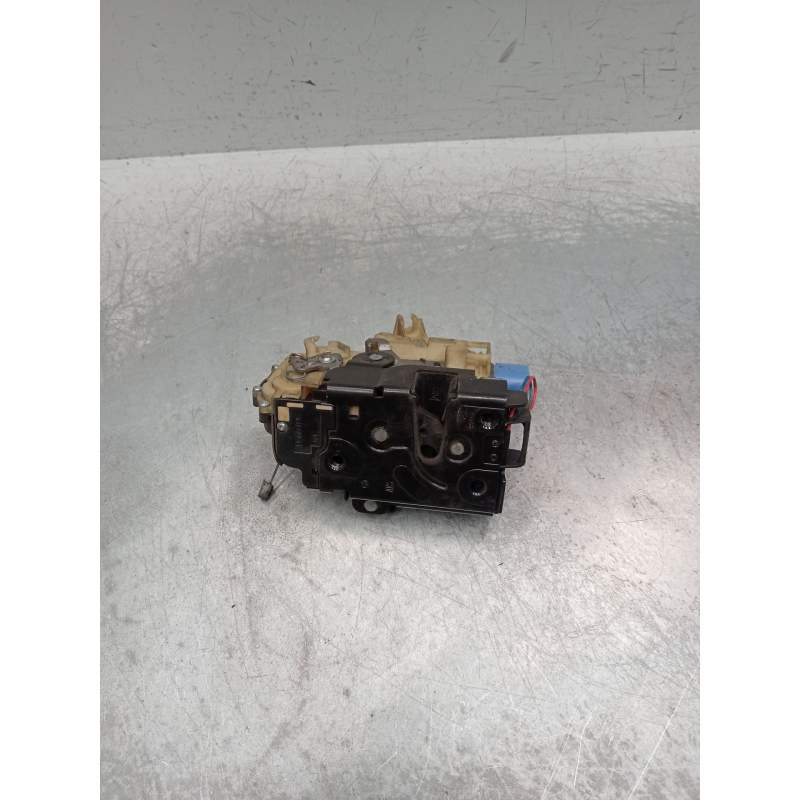 Recambio de motor cierre centralizado delantero izquierdo para volkswagen polo iv (9n_, 9a_) 1.4 tdi referencia OEM IAM 3b183701